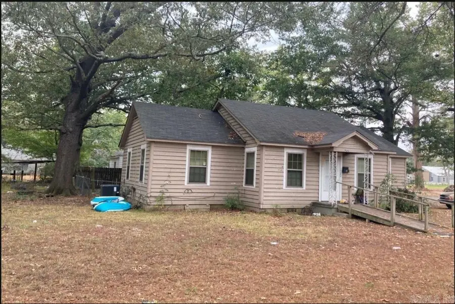 1920 W 25th Avenue, Pine Bluff, AR 71603 - #2