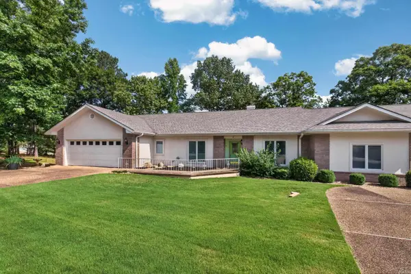 1 Magellan Circle, Hot Springs Village, AR 71909