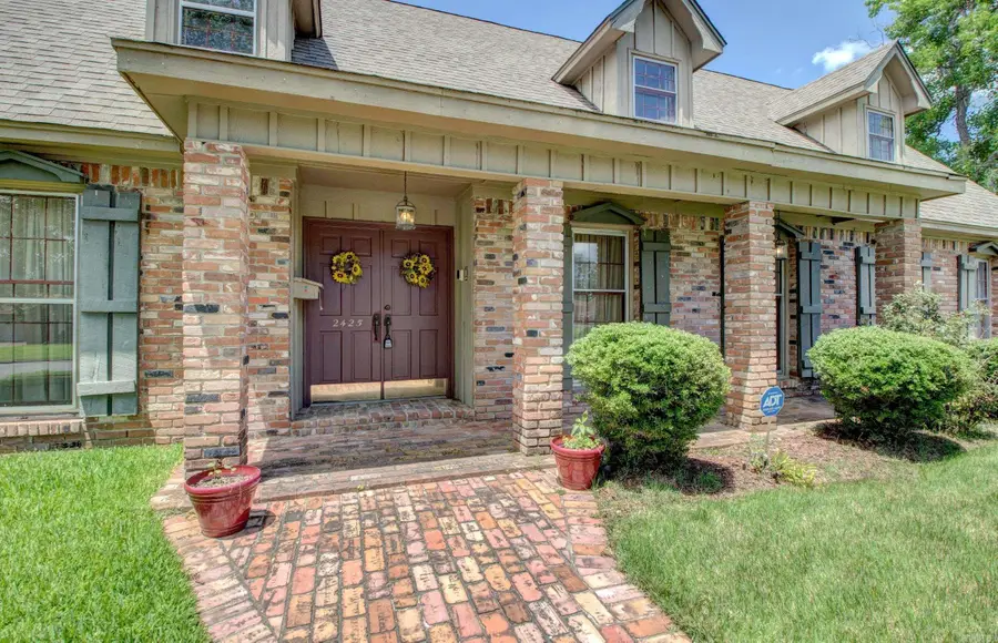 2425 W 42nd Avenue, Pine Bluff, AR 71603 - #3