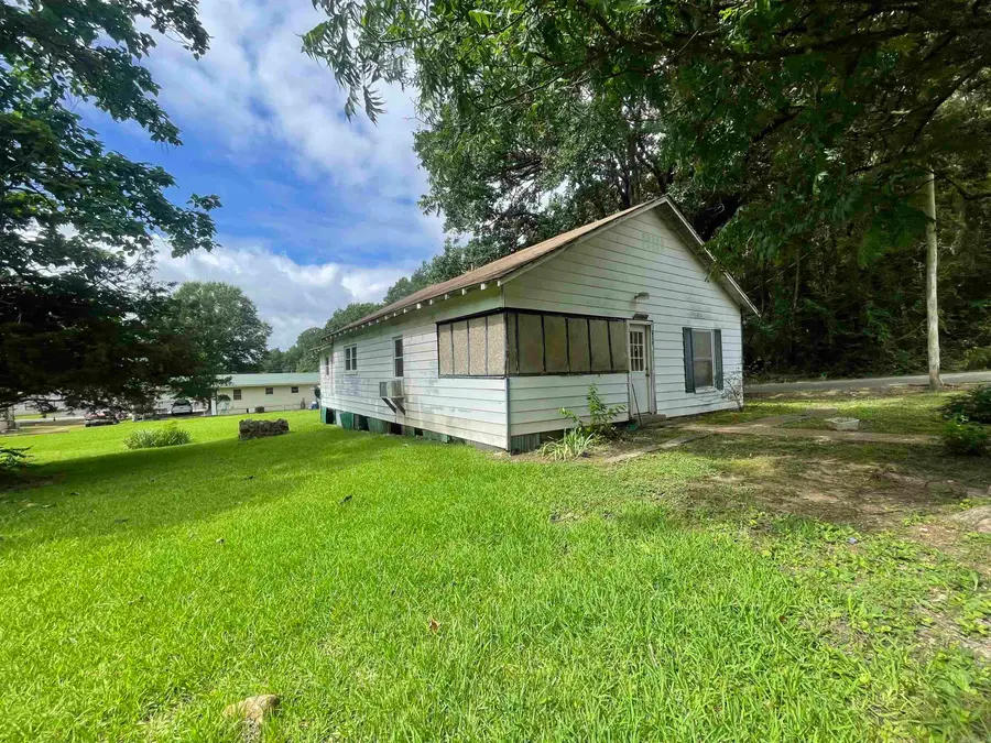 819 W Lake Avenue, De Queen, AR 71832 - #2