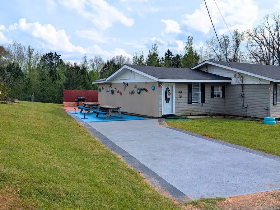 2397 Country Club Rd., Camden, AR 71701 - #2