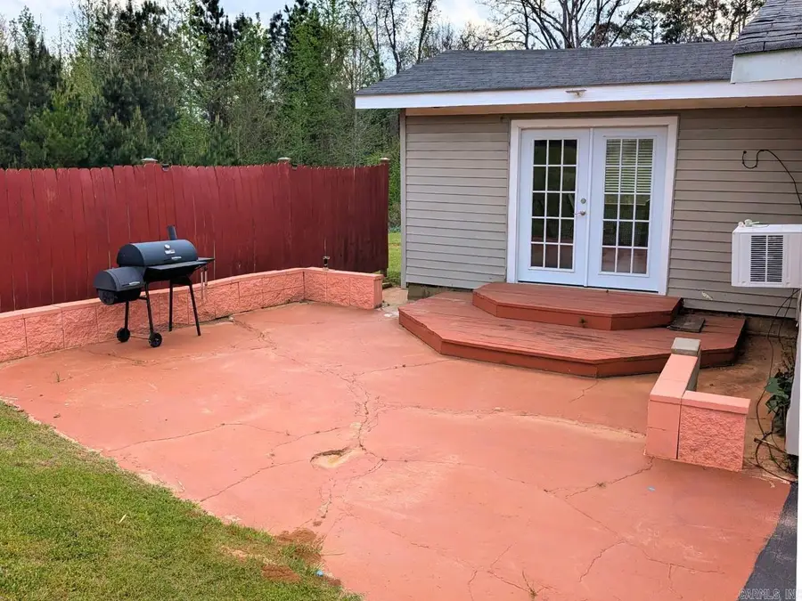 2397 Country Club Rd., Camden, AR 71701 - #3