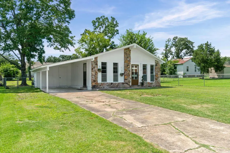 8205 N Claremont Avenue, Sherwood, AR 72120 - #2