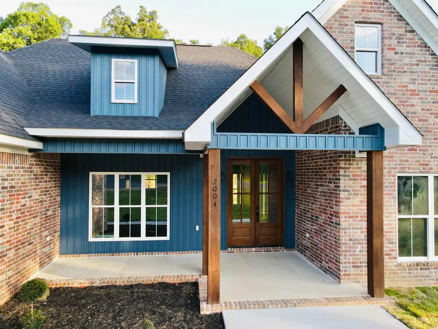 2004 E Holloway Street, Morrilton, AR 72110 - #2
