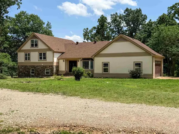 201 E Marshall Drive, Cherokee Village, AR 72529