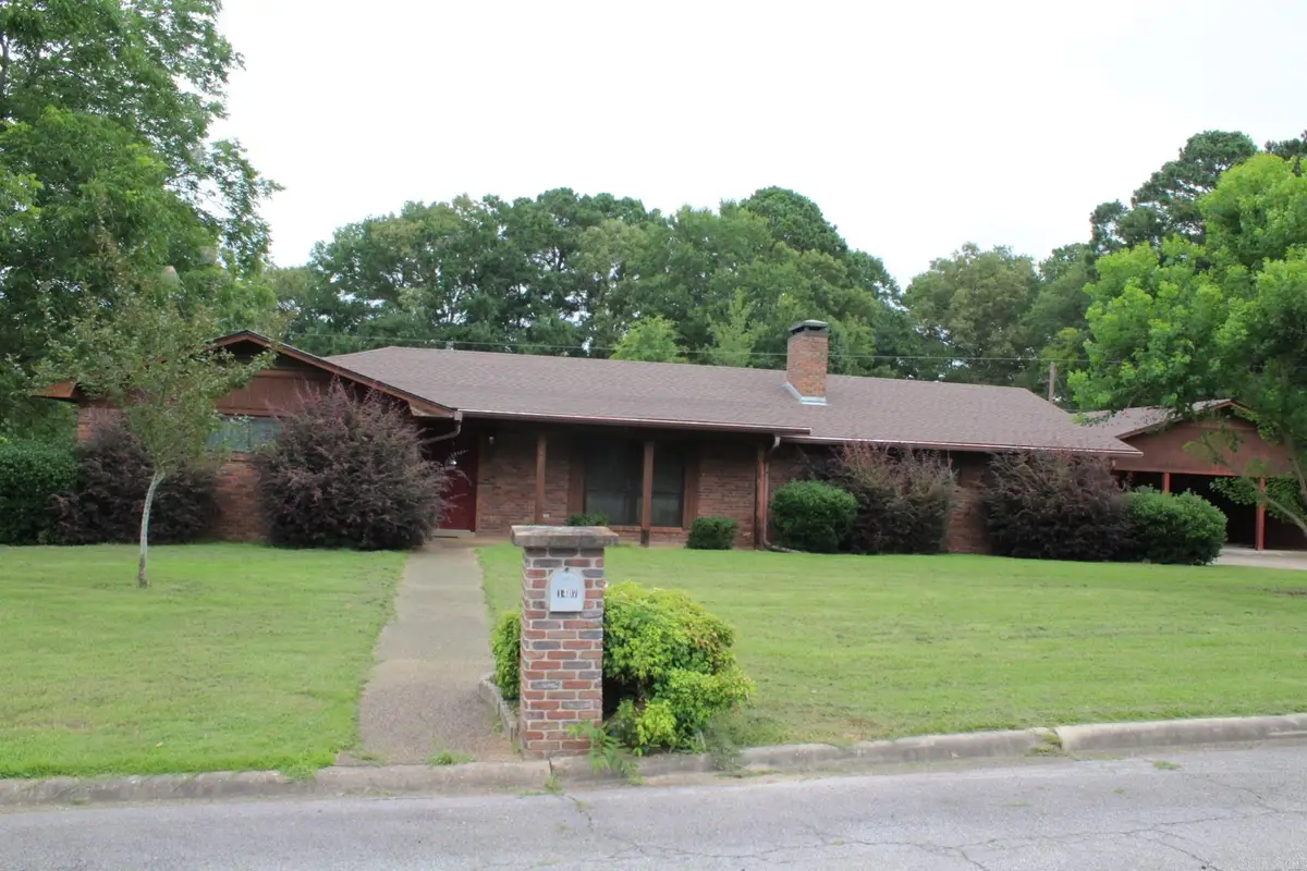 1407 Wildwood Drive, Nashville, AR 71852 - #1