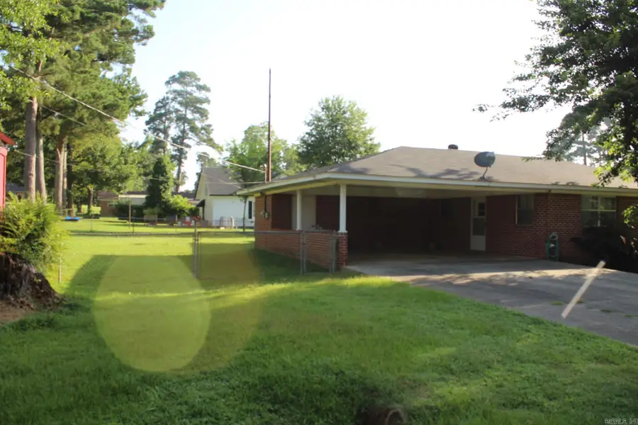 401 N 10th Street, Nashville, AR 71852 - #3
