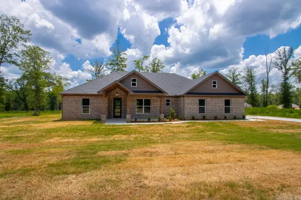 6748 N Detonti Rd, Bauxite, AR 72011