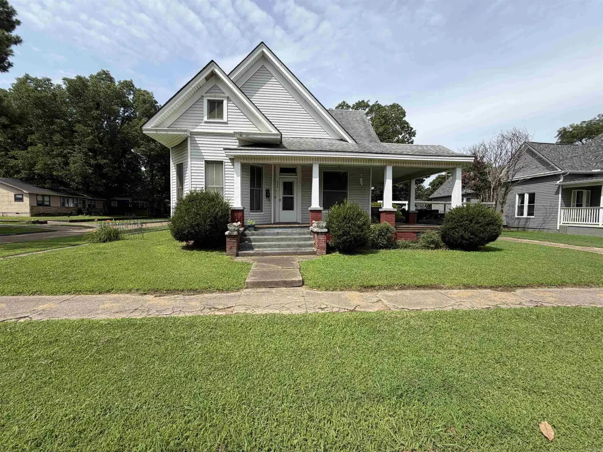 422 S 7th Street, Van Buren, AR 72956 - #1
