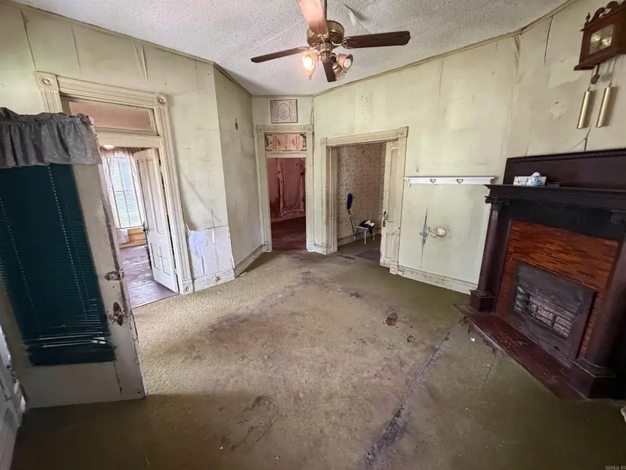 422 S 7th Street, Van Buren, AR 72956 - #3