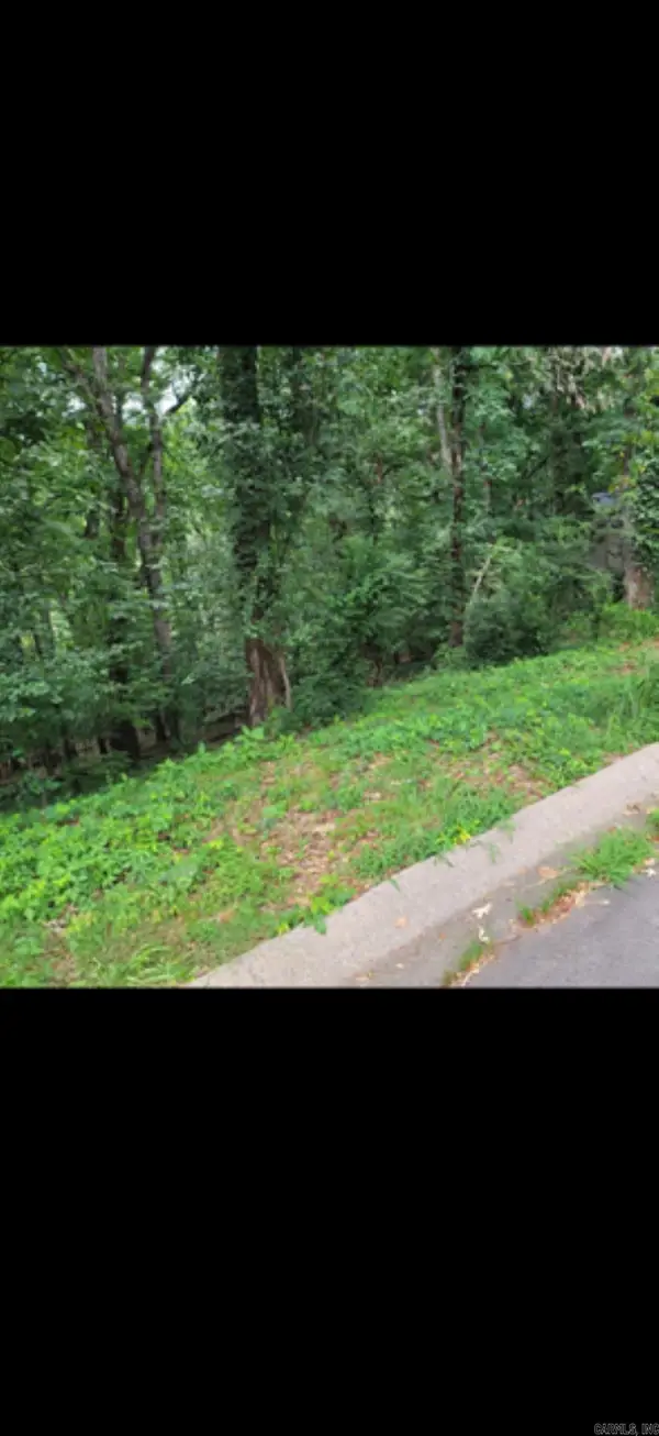 1508 Hillsborough Ln, Little Rock, AR 72212
