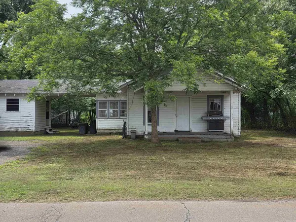 1604 Reeves Avenue, Mena, AR 71953