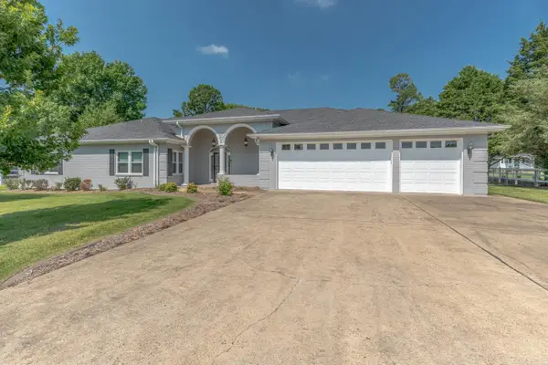 1725 Paragould Dr, Jonesboro, AR 72405