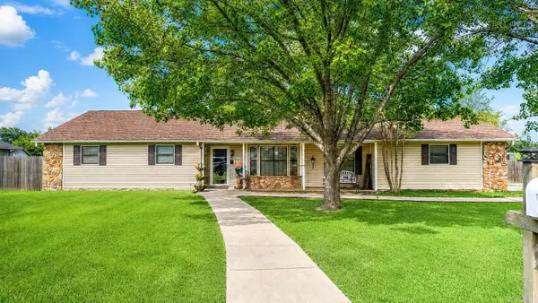 821 Green Oaks, White Hall, AR 71602