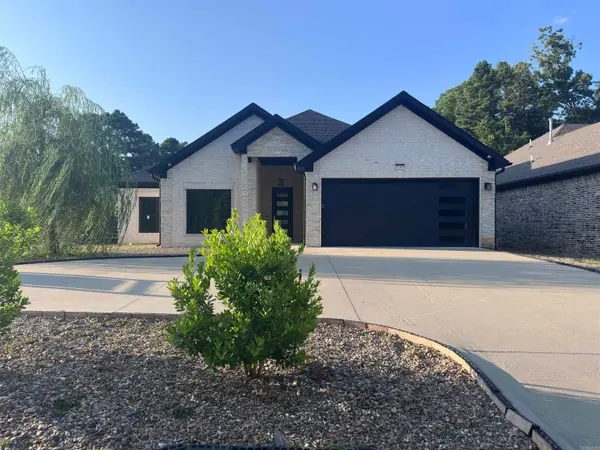 8200 Kanis Pines Drive, Little Rock, AR 72204