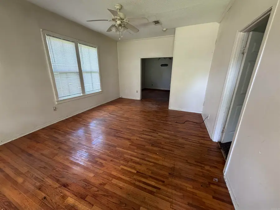 2108 W 15th Ave, Pine Bluff, AR 71603 - #2