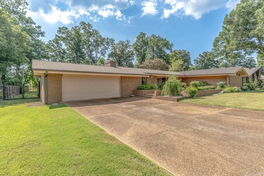 12 Meadowbrook Lane, West Memphis, AR 72301 - #2