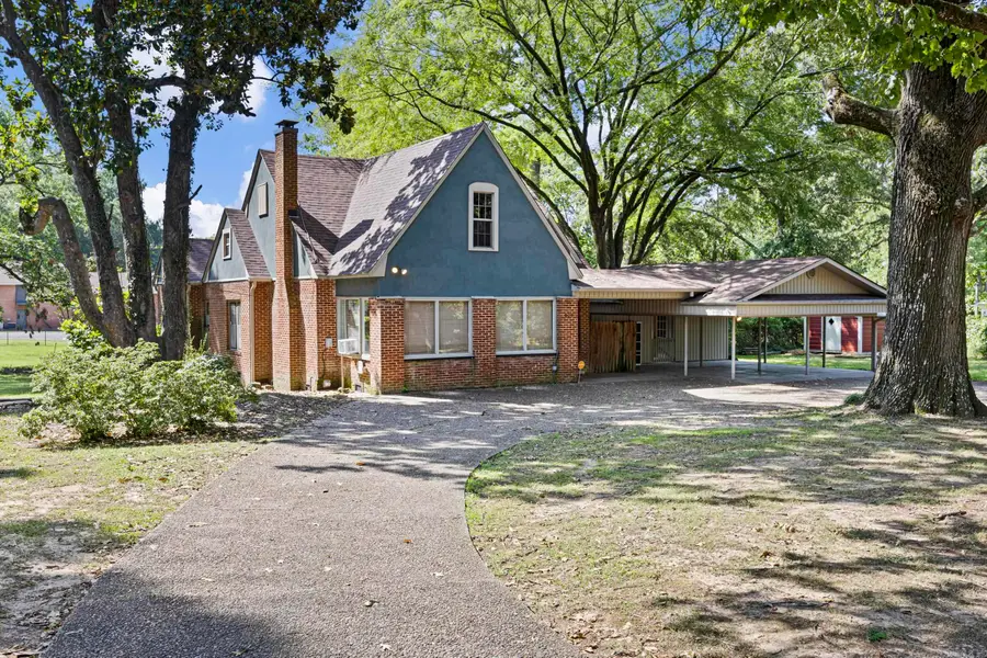 807 S Bridge Street, Morrilton, AR 72110 - #2