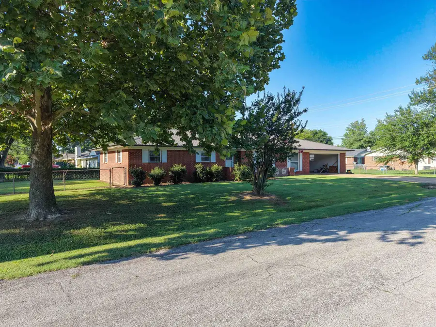 306 Arkansas Ave, Walnut Ridge, AR 72476 - #3
