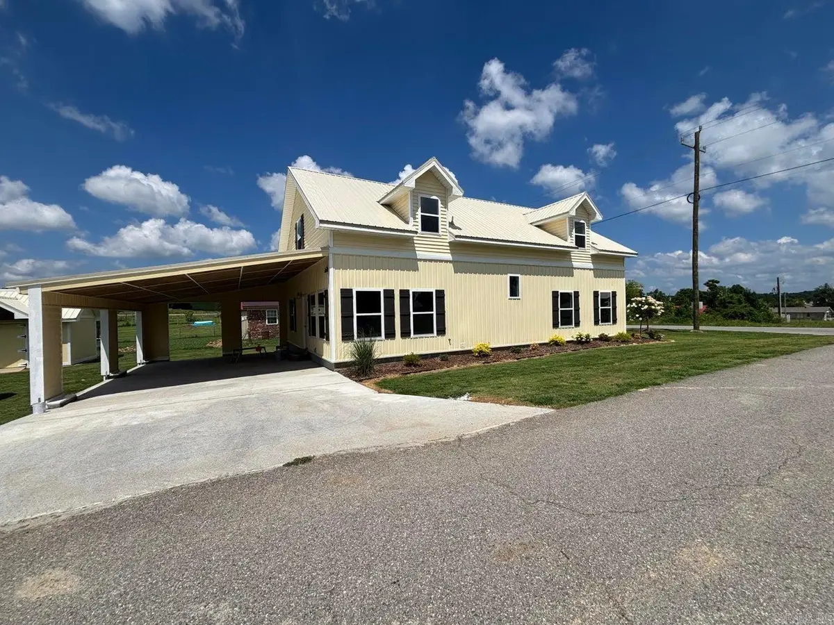 225 W Center Street, Cave City, AR 72521 - #1
