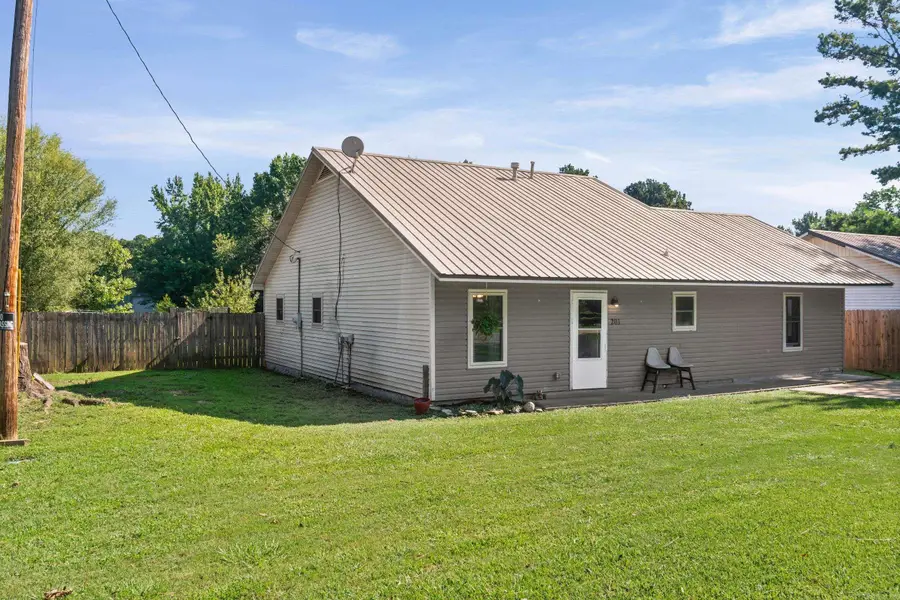 201 Hendrix St., Bald Knob, AR 72010 - #2