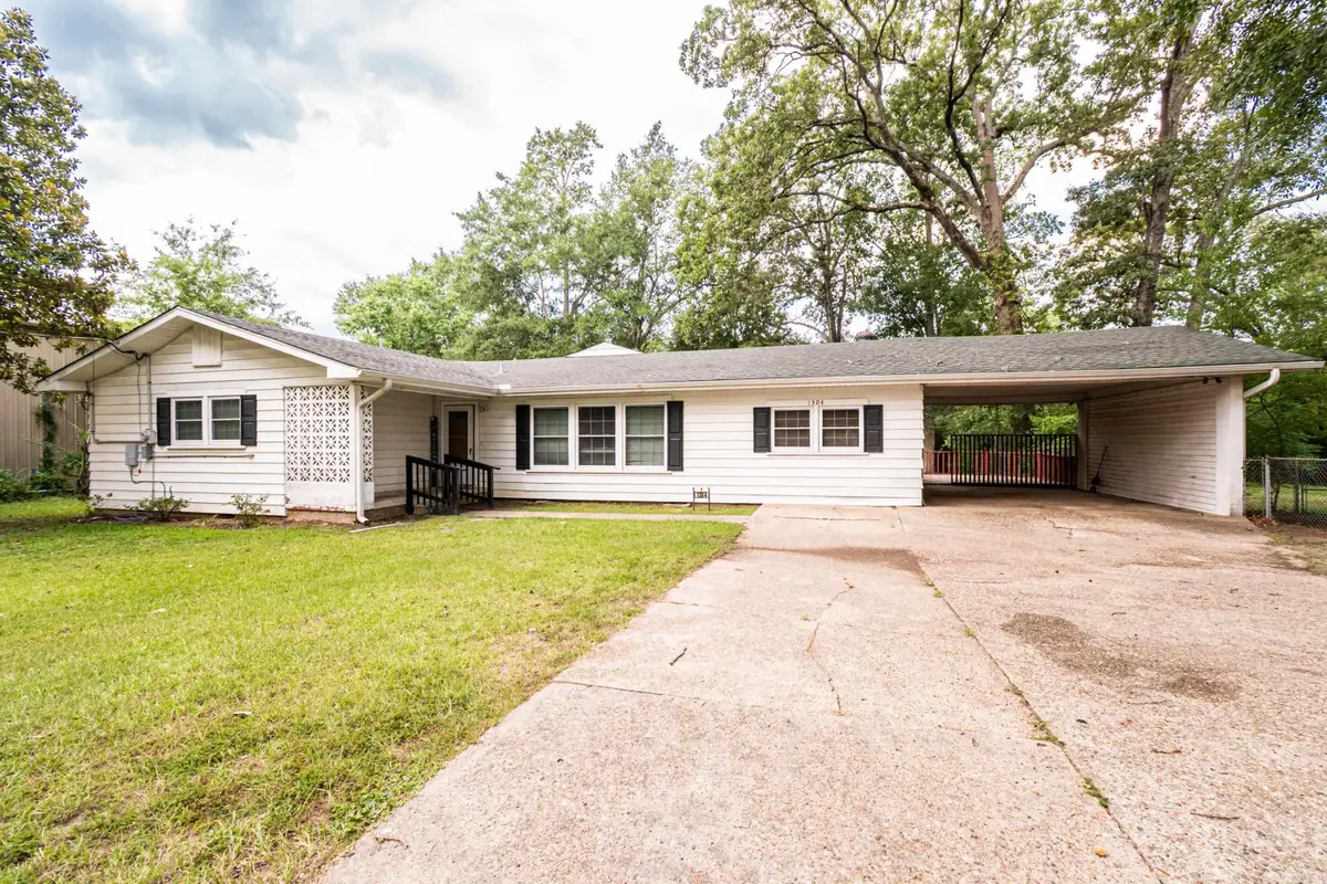 1304 Maple Avenue, Smackover, AR 71762 - #1