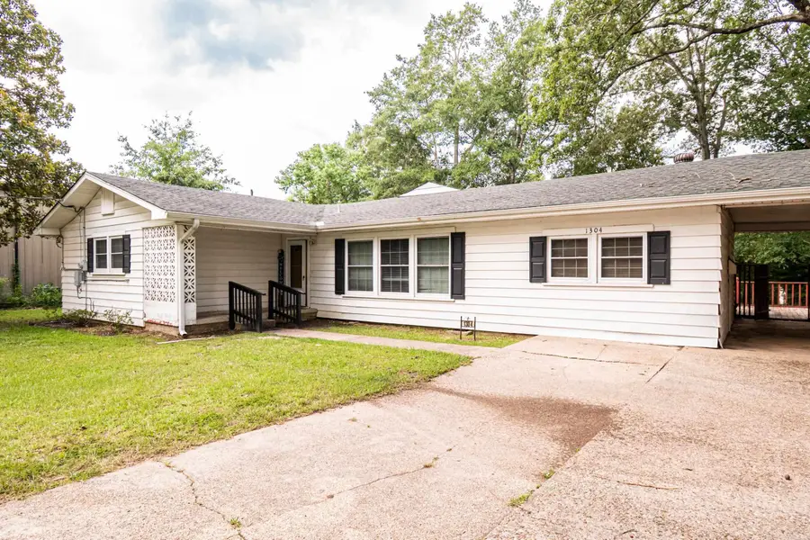 1304 Maple Avenue, Smackover, AR 71762 - #2