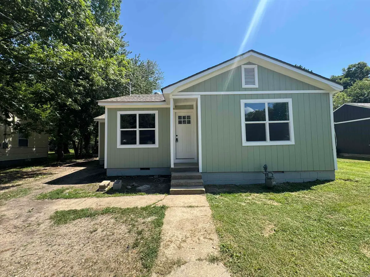 704 W Davis Street, Piggott, AR 72454 - #1