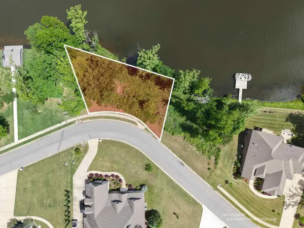 7542 S Shoreline Drive, Benton, AR 72019