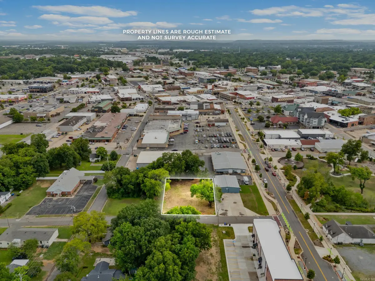 1011 Willow St, Conway, AR 72032 - #1