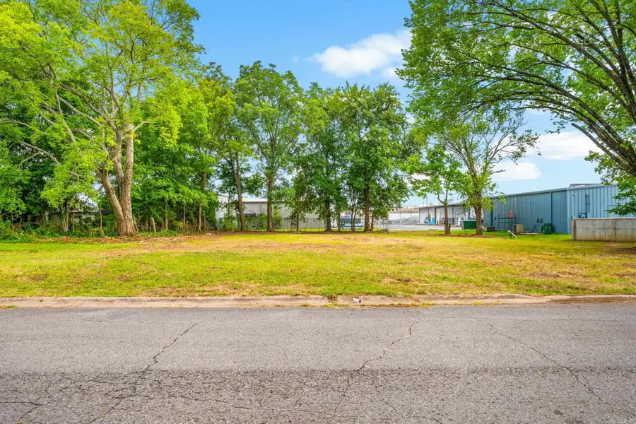 1011 Willow St, Conway, AR 72032 - #3