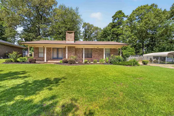 2720 Mimosa Avenue, Camden, AR 71701