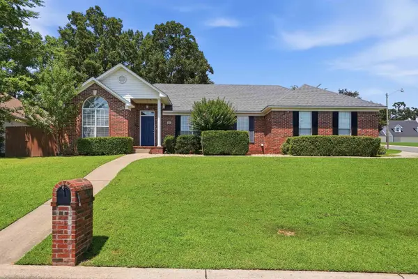 2015 Cherrybend Drive, Little Rock, AR 72211