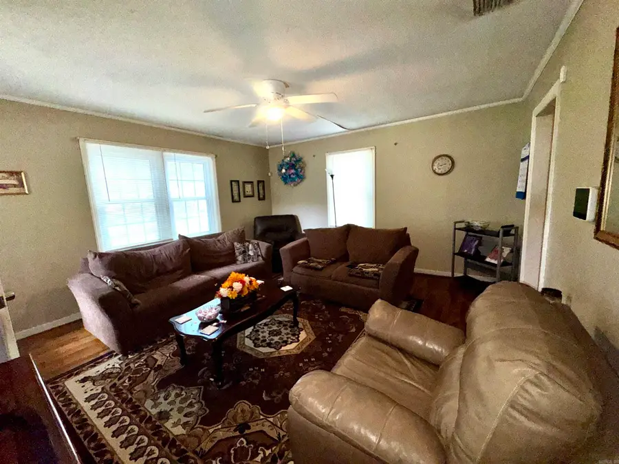 211 W Lynn Street, Stuttgart, AR 72160 - #2