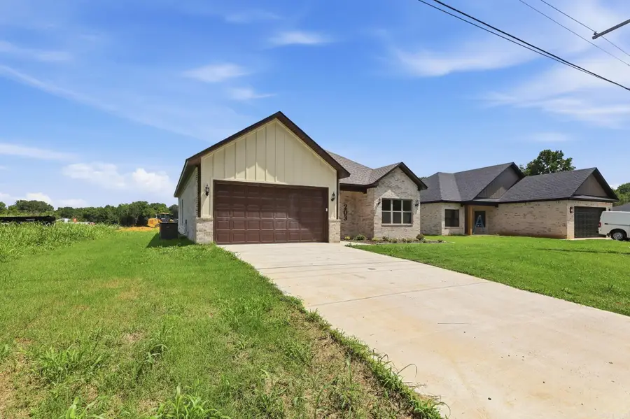203 E Flordia Street, Beebe, AR 72012 - #3