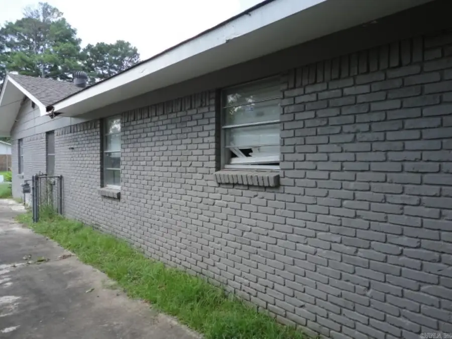 2605 W 37th Avenue, Pine Bluff, AR 71603 - #2
