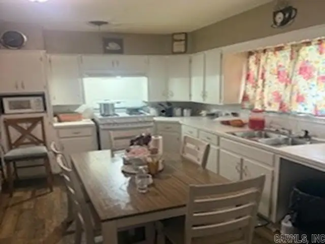 1611 Vaughn St, Pine Bluff, AR 71603 - #2