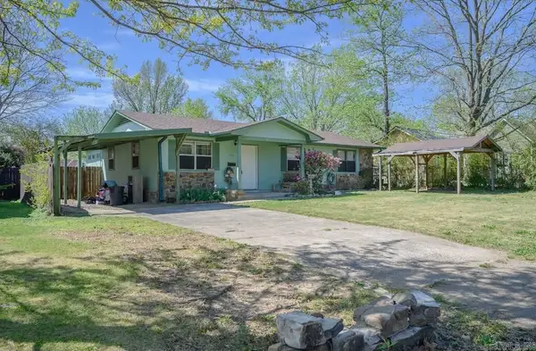 1304 Hickory Ave, Mena, AR 71953