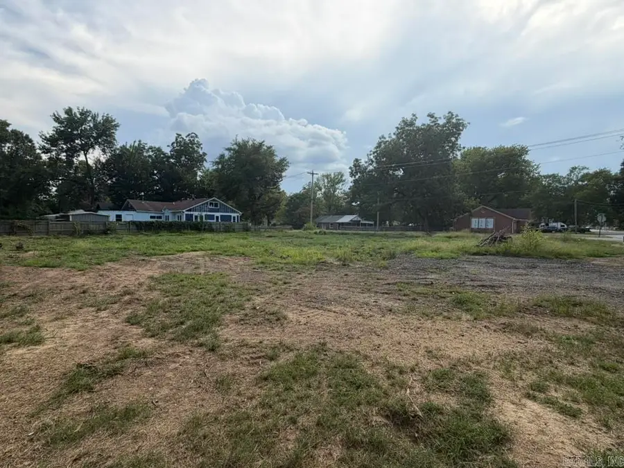 472 Ingram St, Conway, AR 72032 - #3