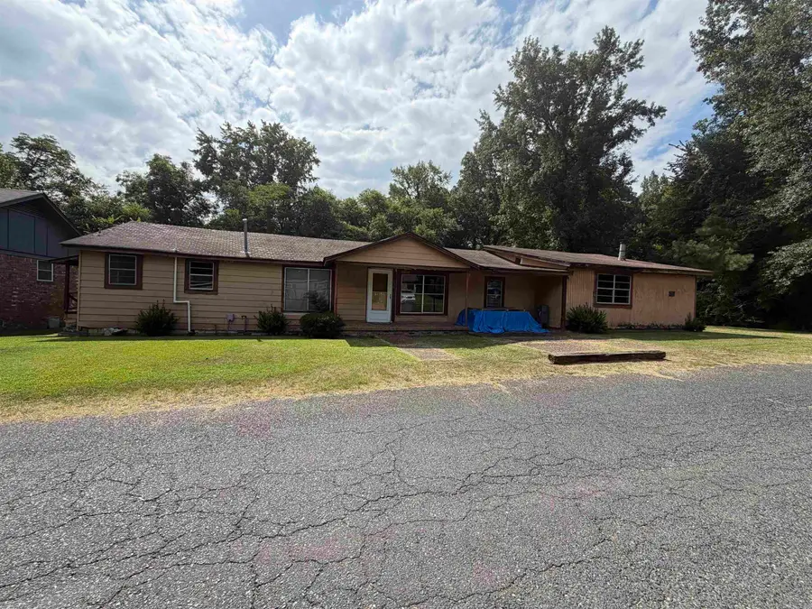 226 E Elizabeth Ann Street, Malvern, AR 72104 - #2