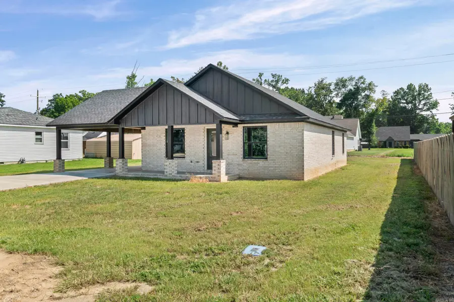 809 Forrest Ave E, Wynne, AR 72396 - #3