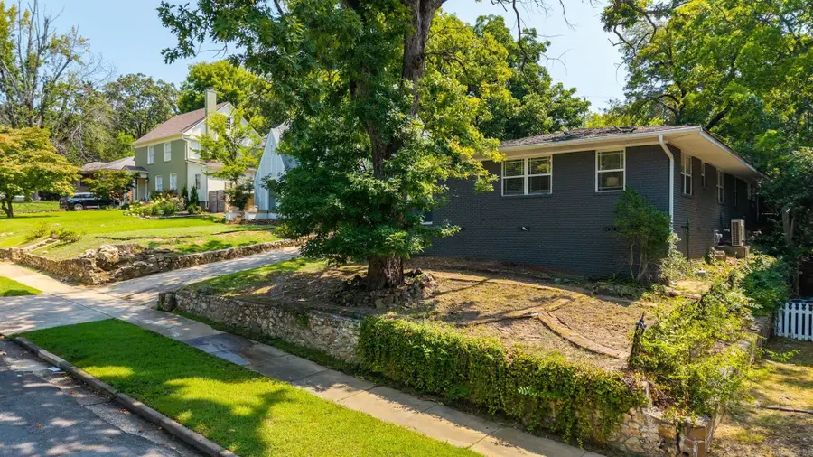 211 Colonial Court, Little Rock, AR 72205 - #2