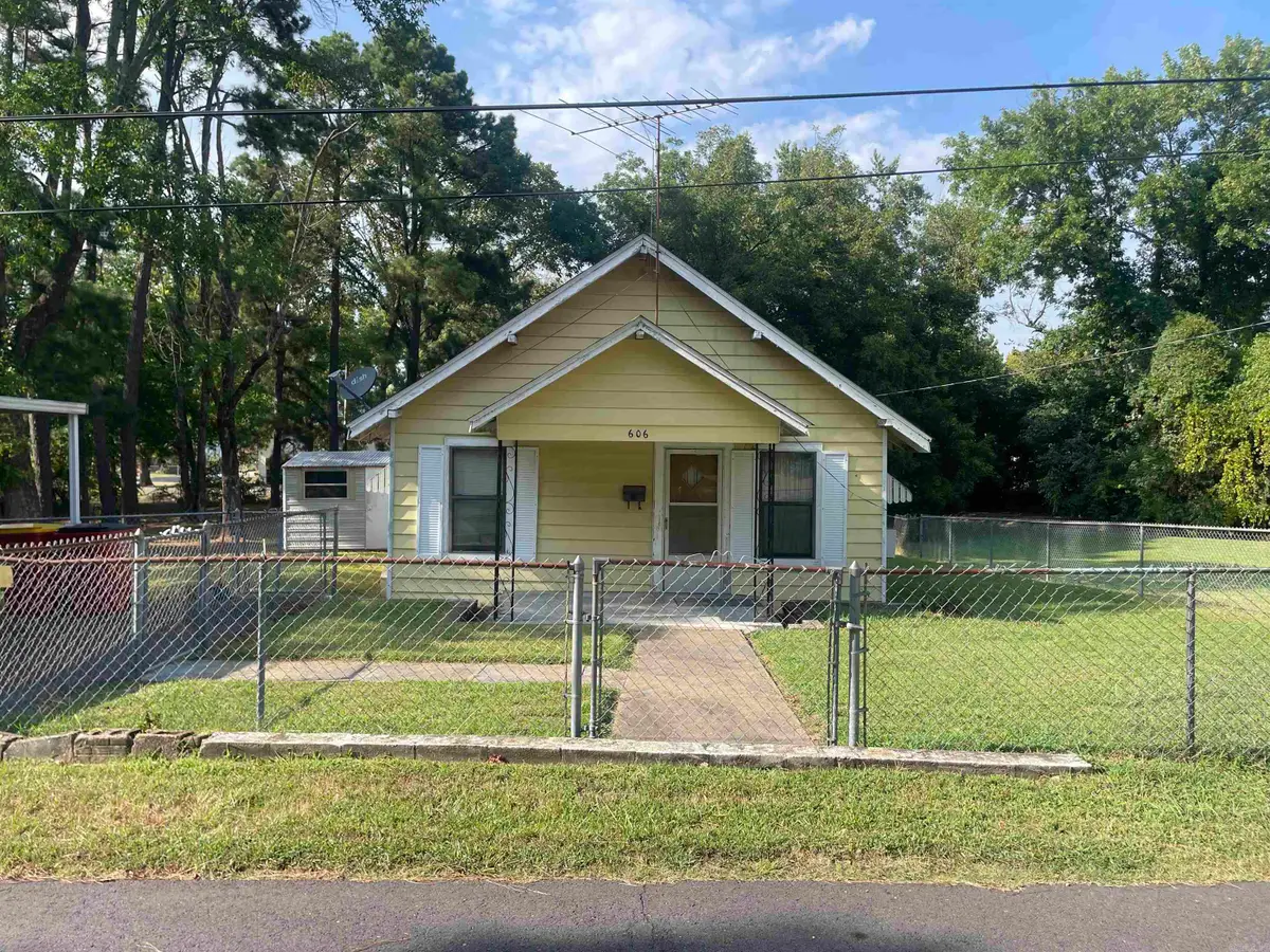 606 W Bennett Street, Morrilton, AR 72110 - #1