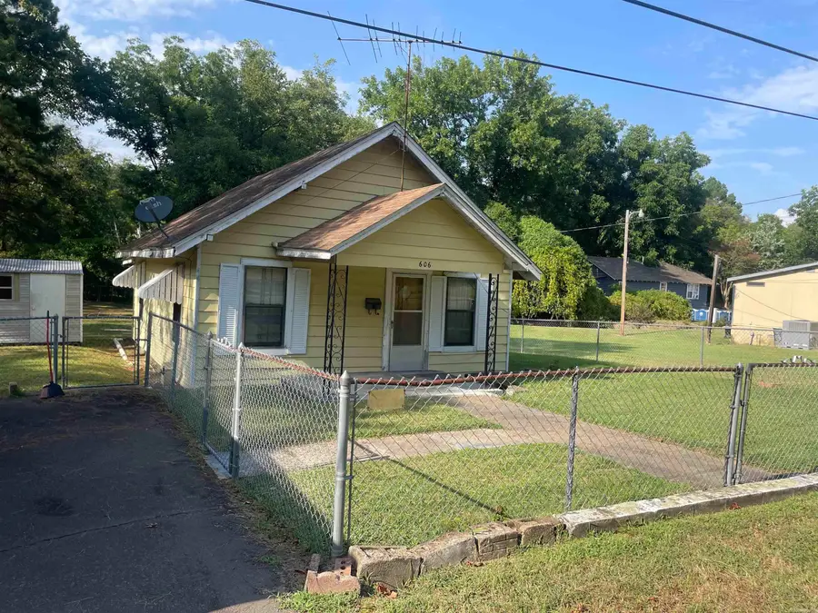 606 W Bennett Street, Morrilton, AR 72110 - #2