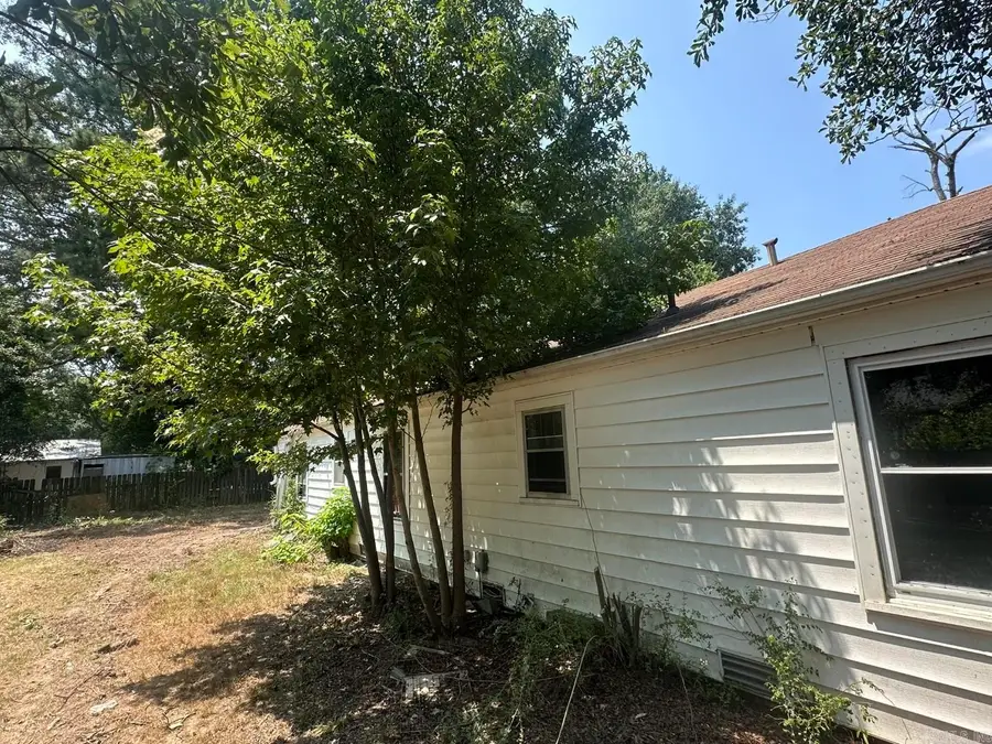1007 E Sullenberger Avenue, Malvern, AR 72104 - #3