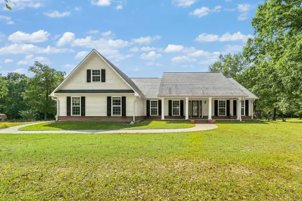 621 Crosstrails Road, De Queen, AR 71832