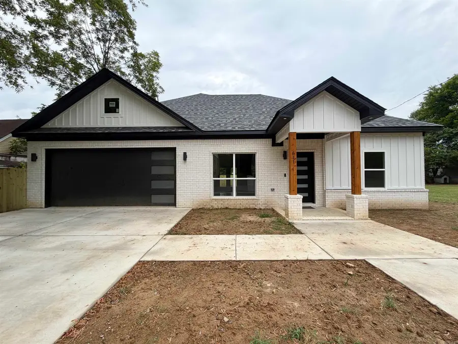 611 1/2 Walnut Street, Conway, AR 72032 - #2