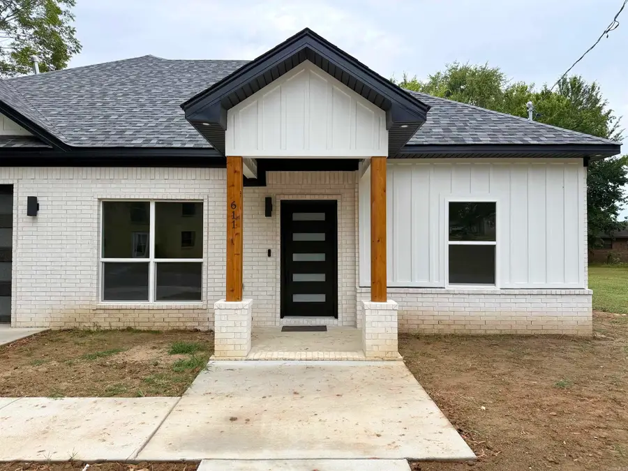 611 1/2 Walnut Street, Conway, AR 72032 - #3