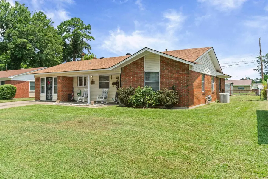 1307 S Dakota St, Pine Bluff, AR 71601 - #3