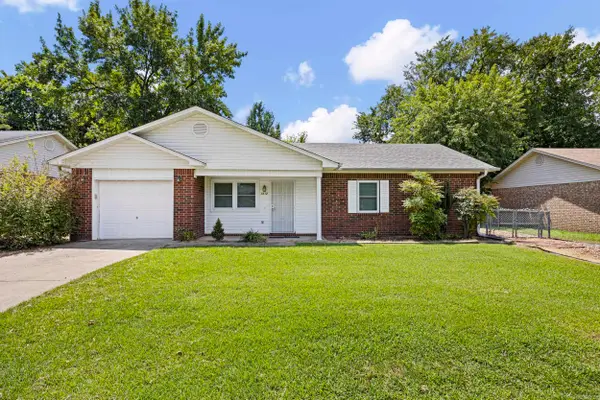 1612 E L Street, Russellville, AR 72801